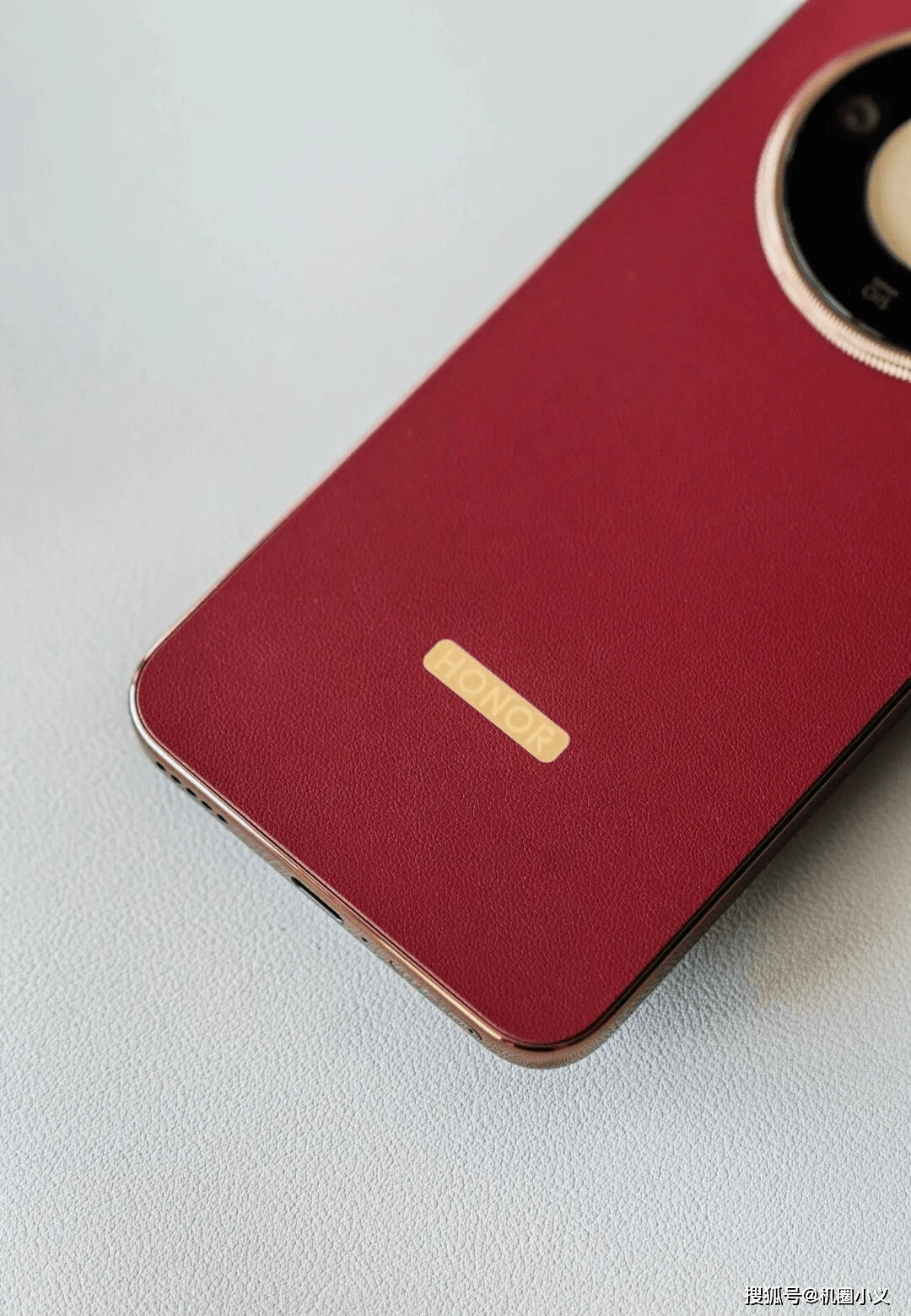 和它该怎么选？同样主打长续航、满级防护、信号稳定。爱游戏app网站相差1170元荣耀power 2(图5)